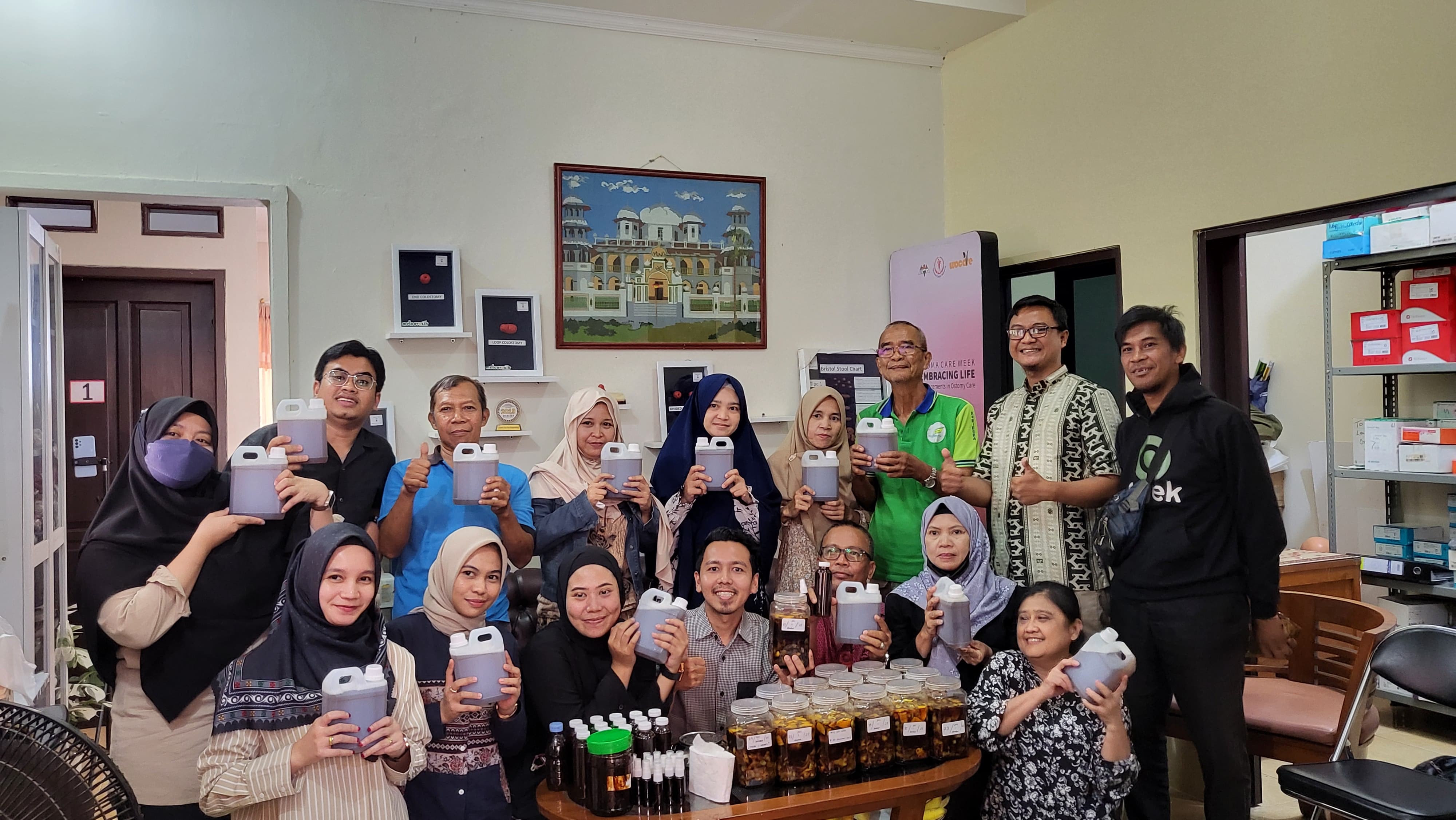 Museum Ostomi Indonesia Gelar Pelatihan Eco Enzyme, Ajak Komunitas Ostomate INOA Bogor Jadi Agen Perubahan Lingkungan