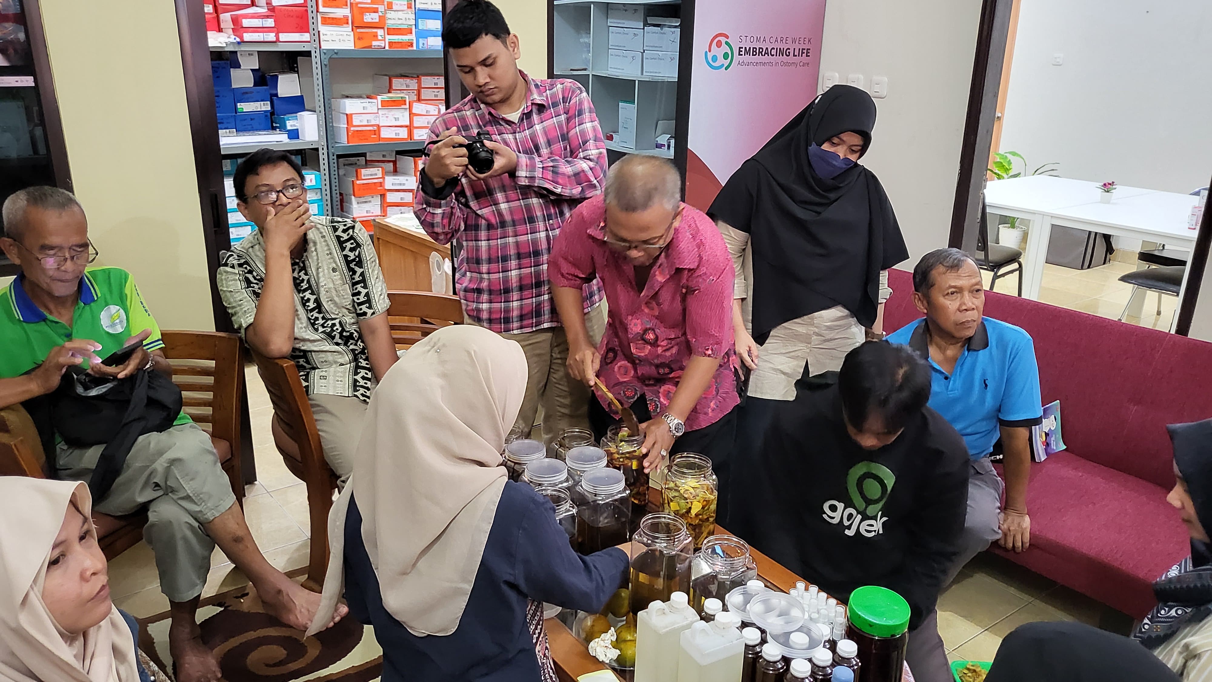Museum Ostomi Indonesia Gelar Pelatihan Eco Enzyme, Ajak Komunitas Ostomate INOA Bogor Jadi Agen Perubahan Lingkungan