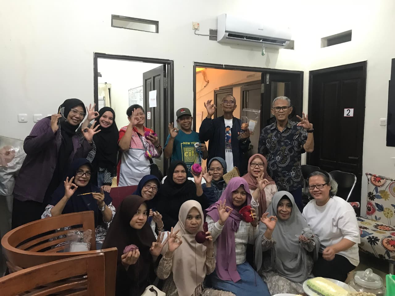 Merajut Asa, Menenun Makna: Ketika Jarum dan Benang Menjadi Simbol Kebersamaan dan Harapan